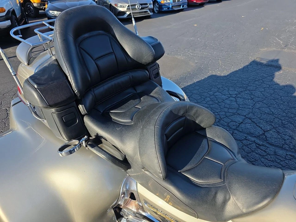 2002 Honda Gold Wing - Image 3 of 12