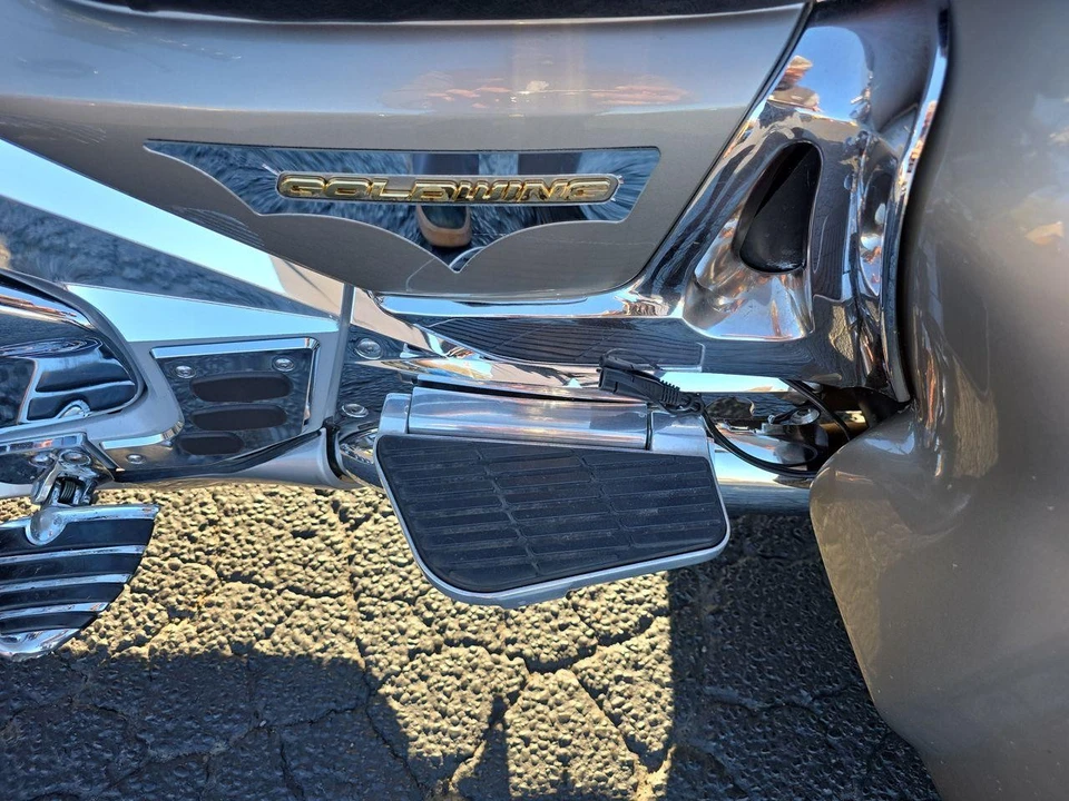 2002 Honda Gold Wing - Image 7 of 12