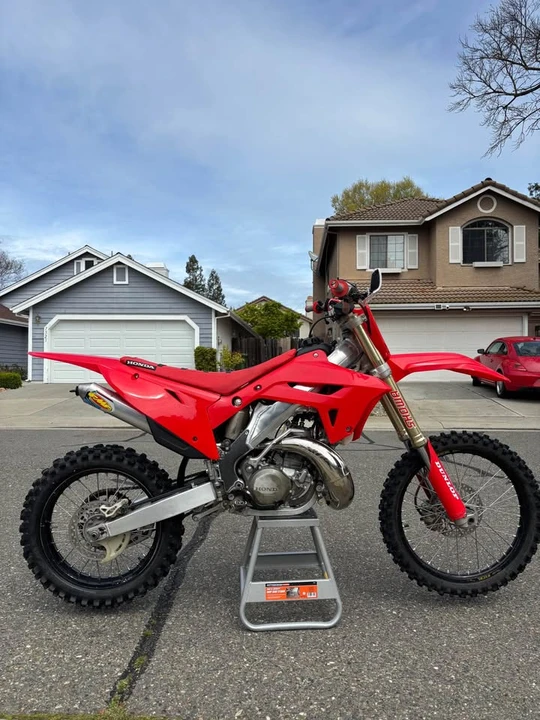 2002 Honda CR - Image 2 of 7