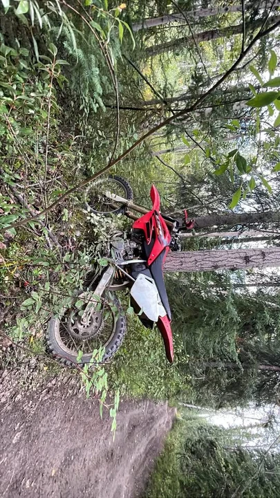 2002 Honda CR - Image 2 of 2