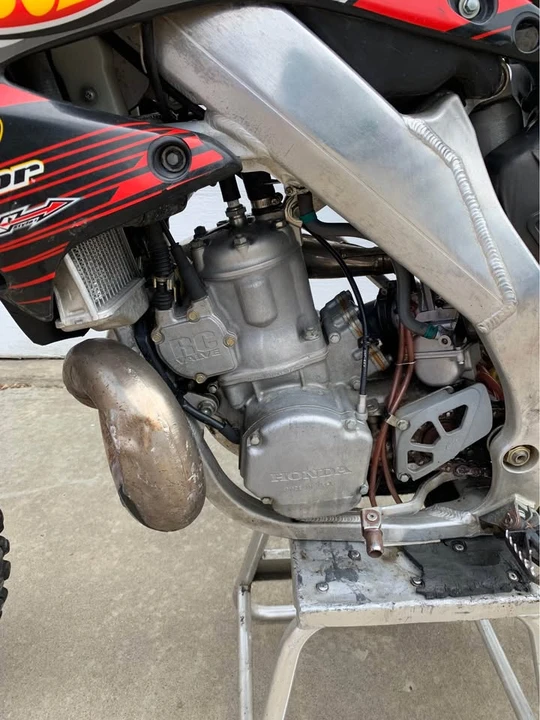 2002 Honda CR - Image 2 of 6