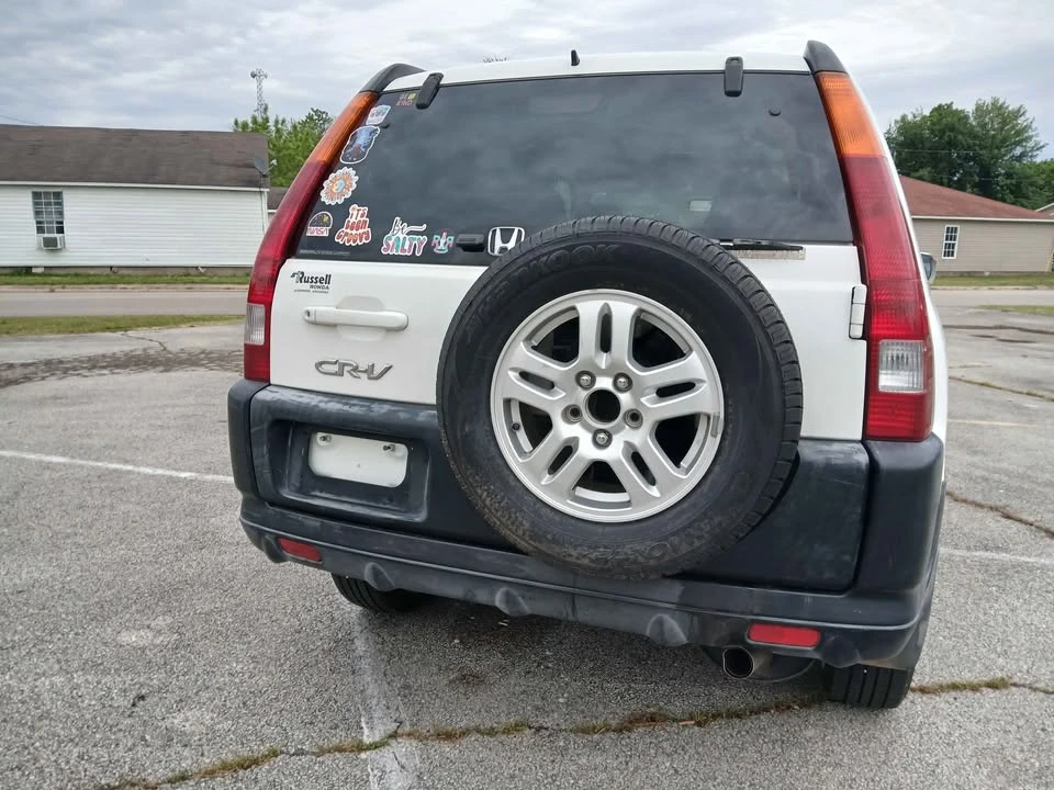 2002 Honda CR-V 2nd Gen - Image 2 of 8