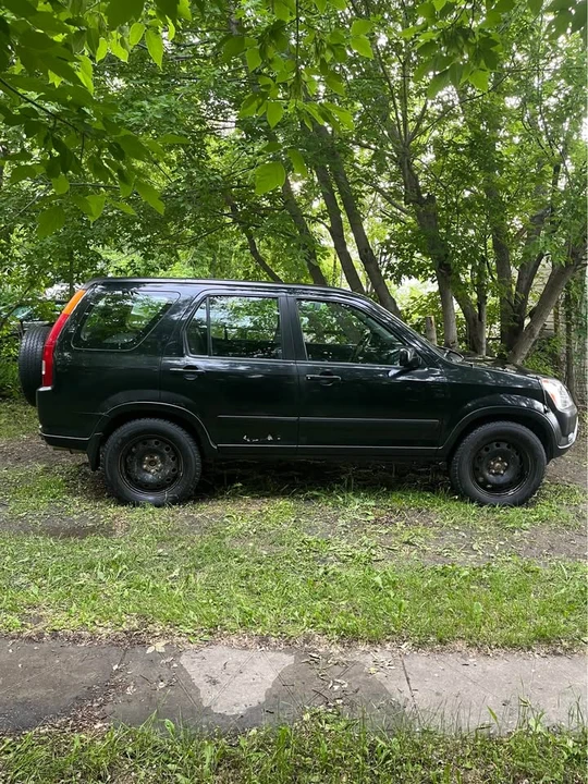 2002 Honda CR-V 2nd Gen - Image 2 of 11