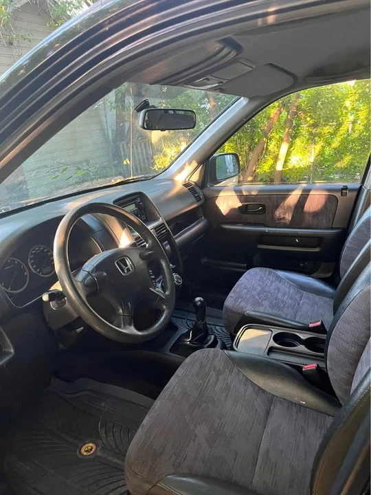 2002 Honda CR-V 2nd Gen - Image 3 of 11