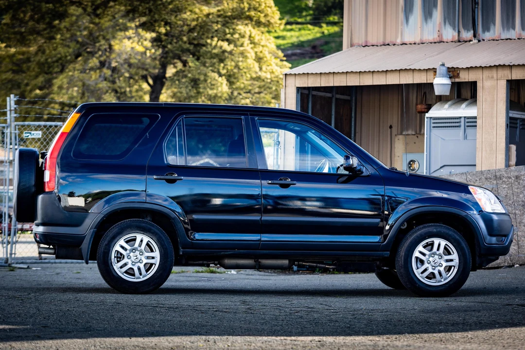 2002 Honda CR-V 2nd Gen - Image 3 of 31