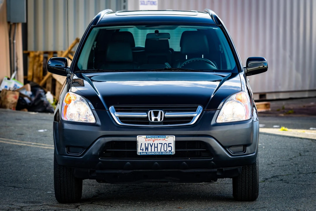 2002 Honda CR-V 2nd Gen - Image 2 of 31