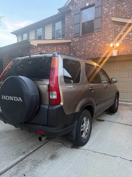 2002 Honda CR-V 2nd Gen - Image 2 of 8