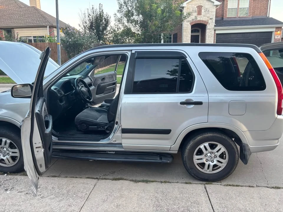 2002 Honda CR-V 2nd Gen - Image 2 of 11