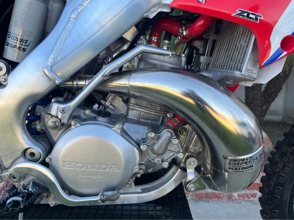 2002 Honda CR - Image 5 of 10