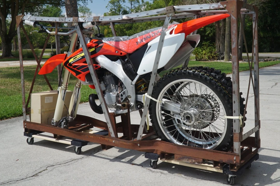 2002 Honda CR - Image 2 of 7