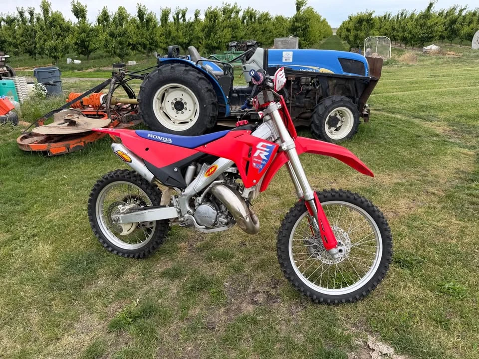 2002 Honda CR - Image 2 of 6