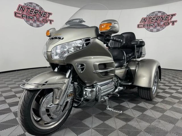 2002 Honda Gold Wing - Image 3 of 12