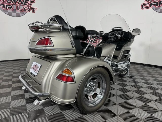 2002 Honda Gold Wing - Image 7 of 12