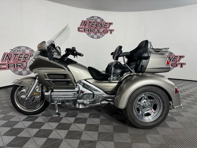 2002 Honda Gold Wing - Image 4 of 12