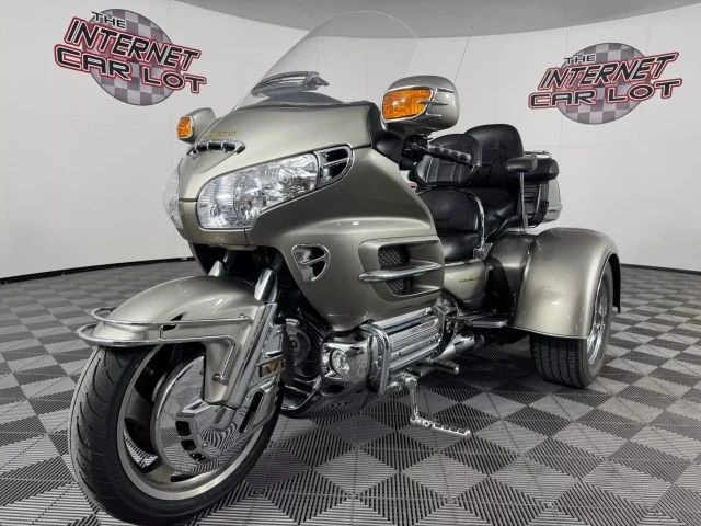 2002 Honda Gold Wing - Image 3 of 12