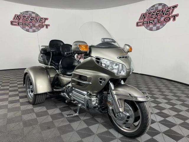 2002 Honda Gold Wing - Image 9 of 12