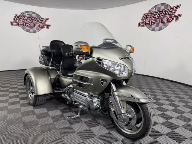 2002 Honda Gold Wing - Image 9 of 12