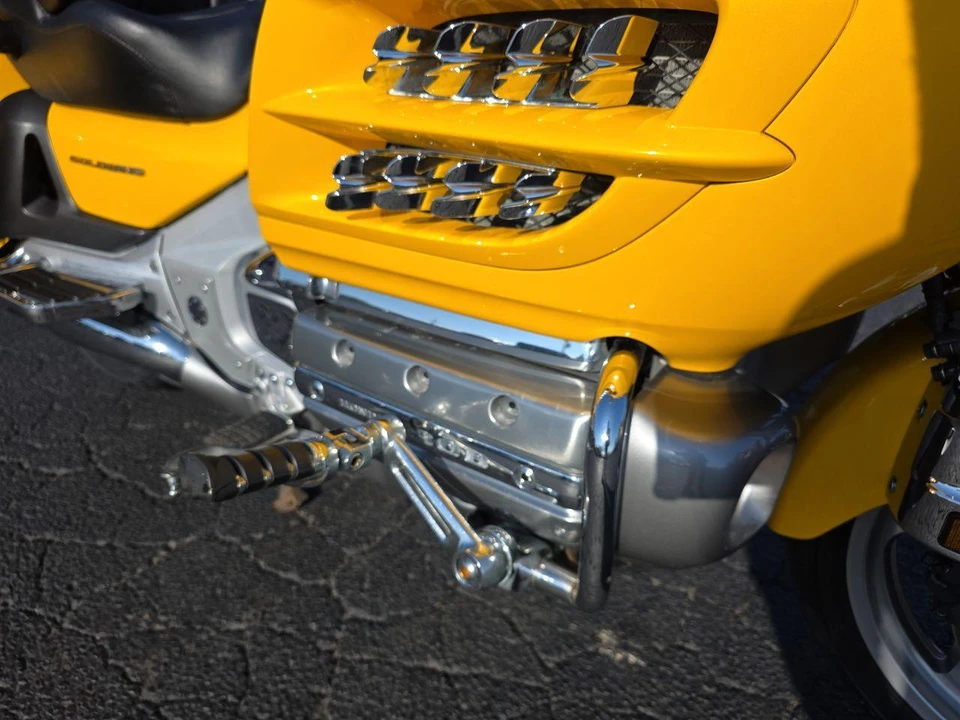 2002 Honda Gold Wing - Image 13 of 29