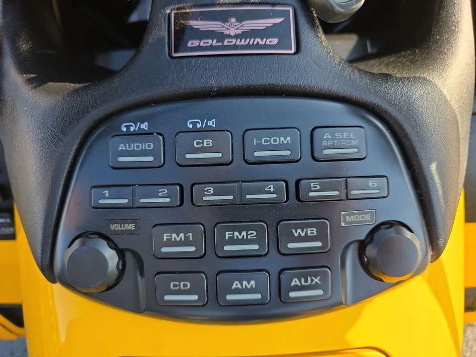 2002 Honda Gold Wing - Image 9 of 29