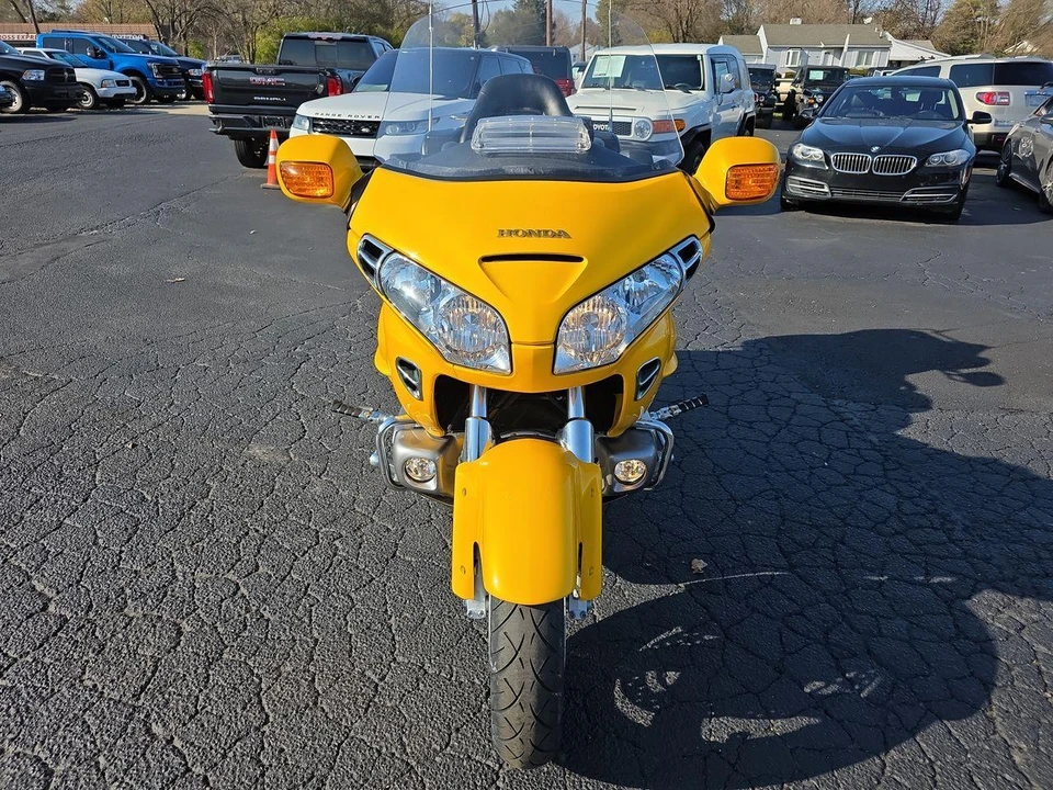 2002 Honda Gold Wing - Image 12 of 29