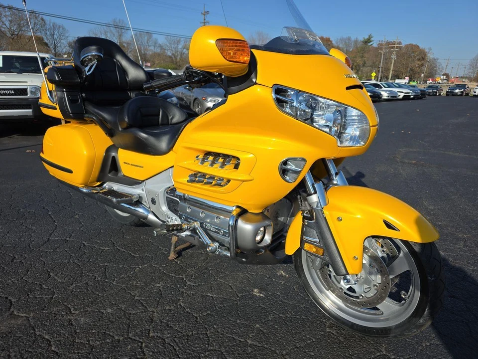 2002 Honda Gold Wing - Image 18 of 29