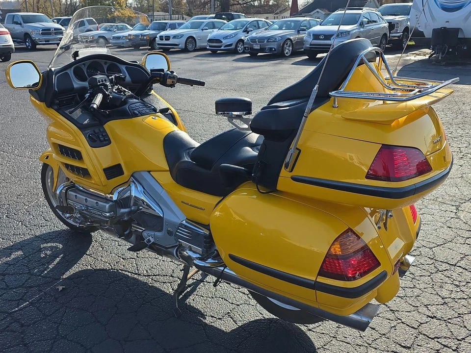 2002 Honda Gold Wing - Image 2 of 29