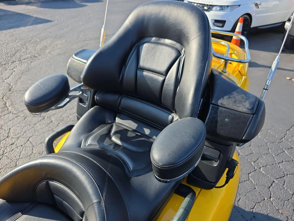 2002 Honda Gold Wing - Image 7 of 29