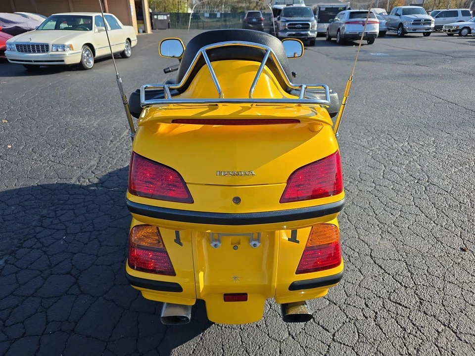 2002 Honda Gold Wing - Image 14 of 29
