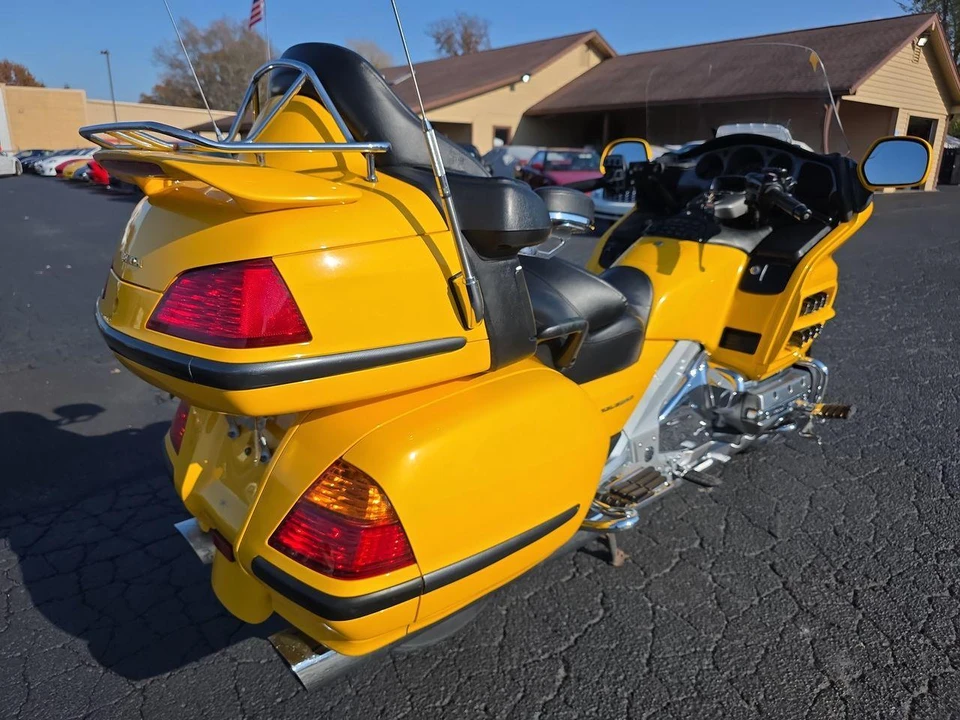 2002 Honda Gold Wing - Image 20 of 29