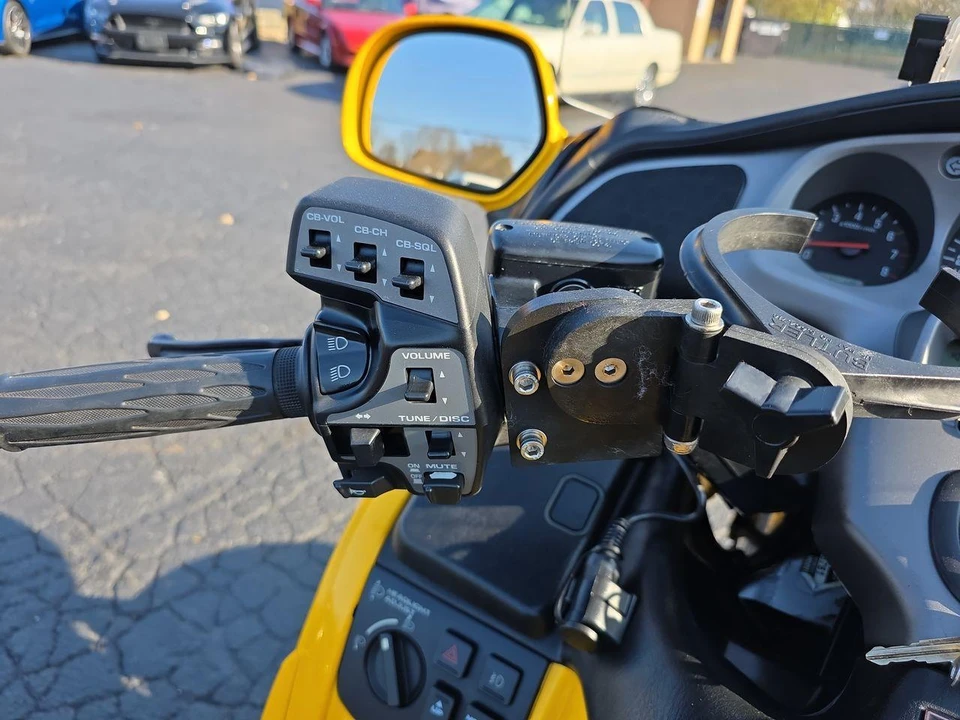 2002 Honda Gold Wing - Image 21 of 29