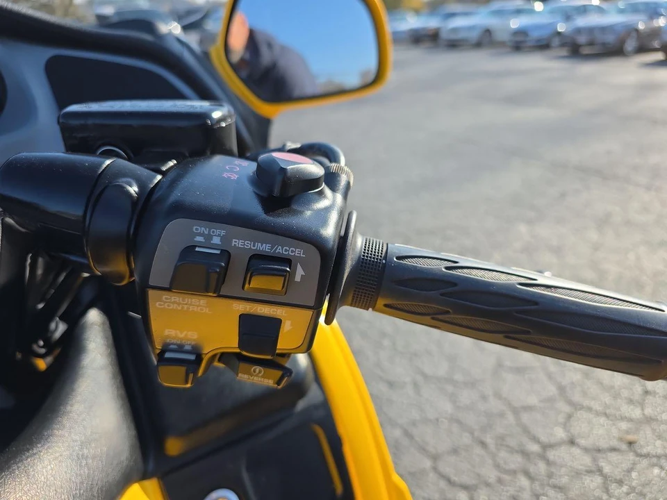2002 Honda Gold Wing - Image 22 of 29