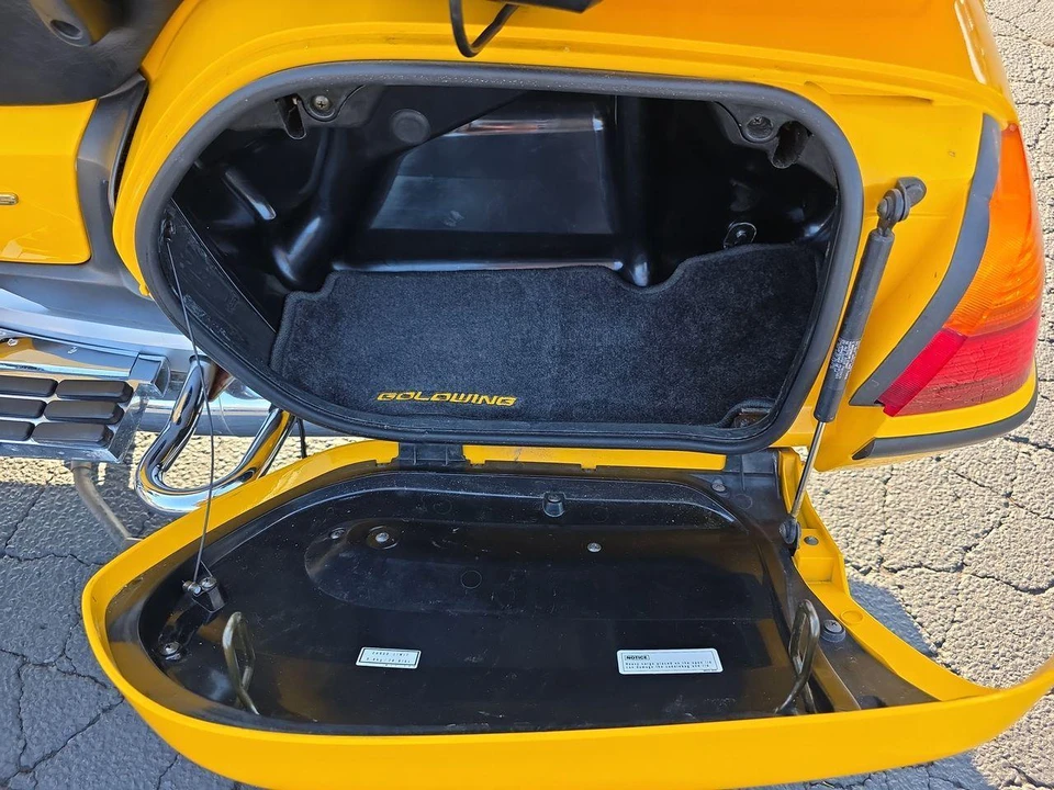 2002 Honda Gold Wing - Image 28 of 29