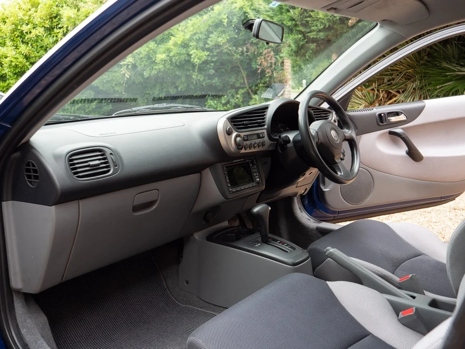 2002 Honda Insight 1st Gen - Image 9 of 31