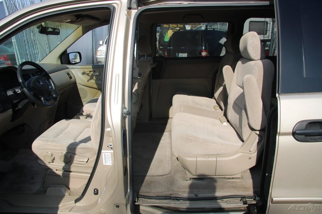 2002 Honda Odyssey - Image 16 of 21