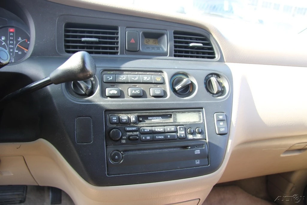 2002 Honda Odyssey - Image 15 of 21