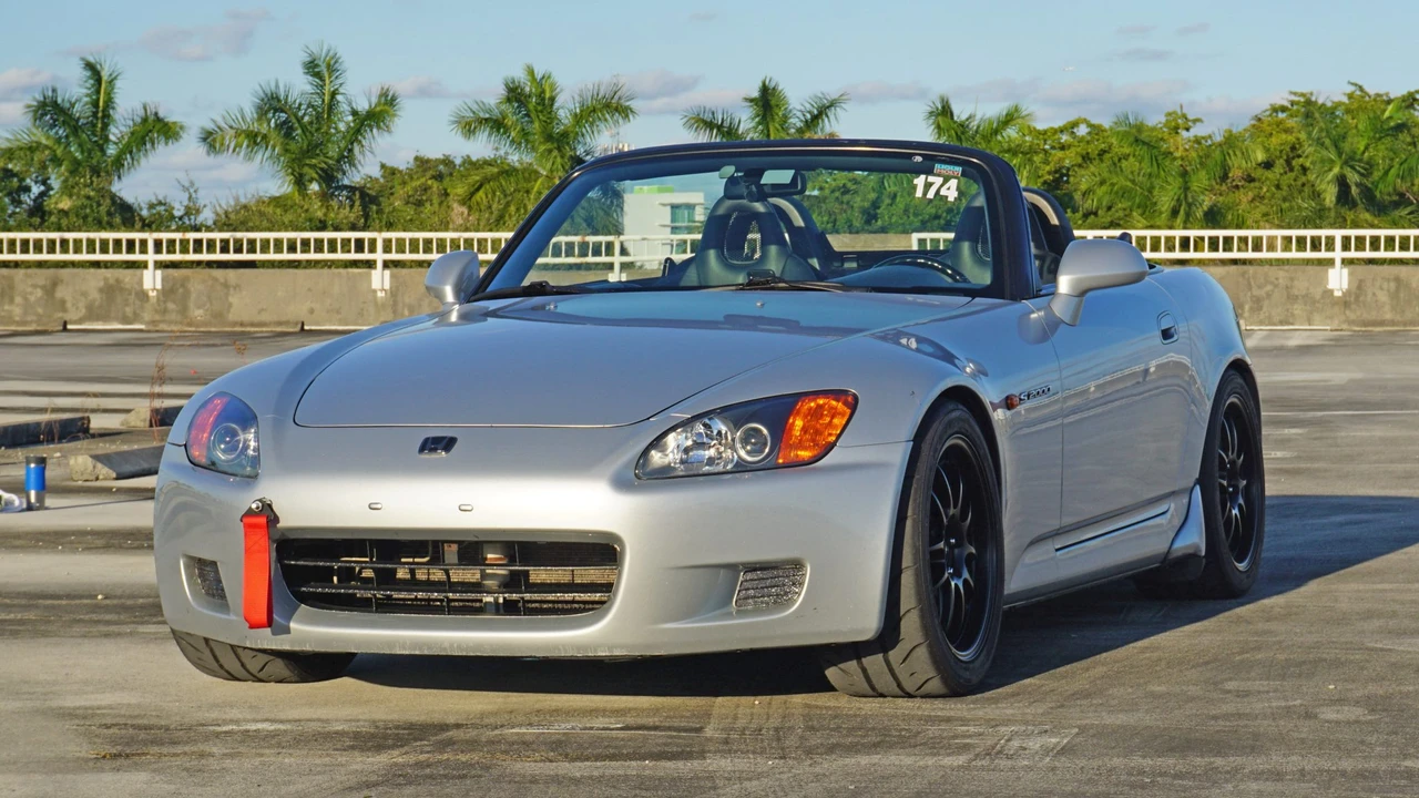 2002 Honda AP1 S2000 - Image 2 of 31