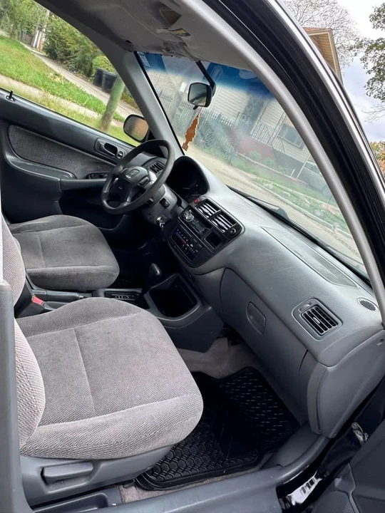 2002 Honda Civic 7th Gen - Image 9 of 12