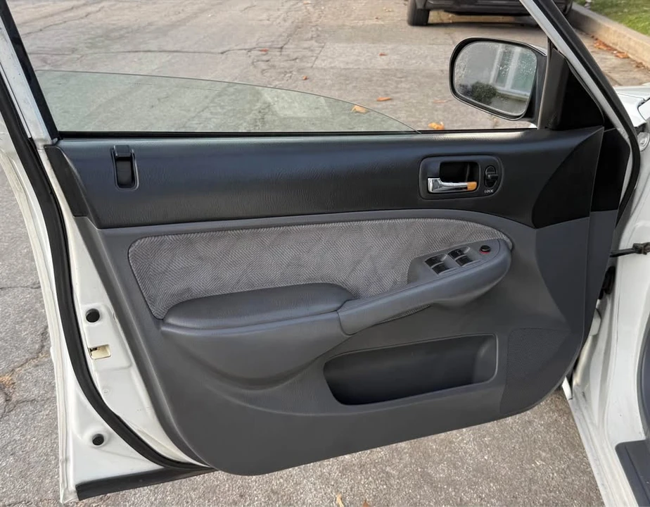 2002 Honda Civic 7th Gen - Image 9 of 15