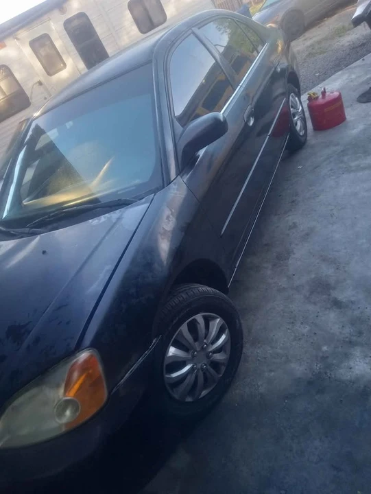 2002 Honda Civic 7th Gen - Image 2 of 3