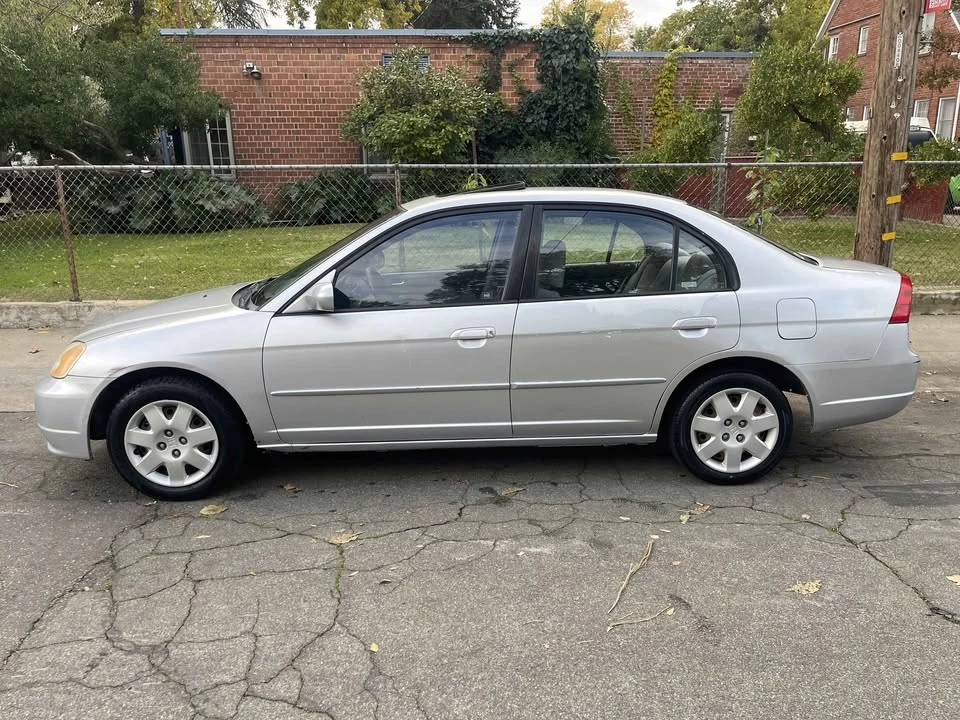 2002 Honda Civic 7th Gen - Image 2 of 13