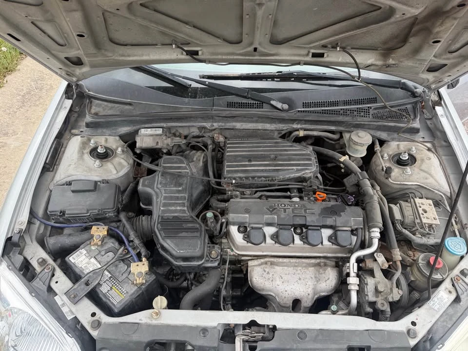 2002 Honda Civic 7th Gen - Image 2 of 9