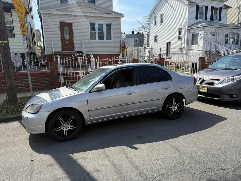 2002 Honda Civic 7th Gen - Image 2 of 9