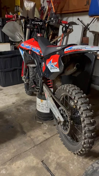 2002 Honda CR - Image 2 of 2