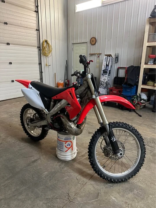 2002 Honda CR - Image 2 of 5