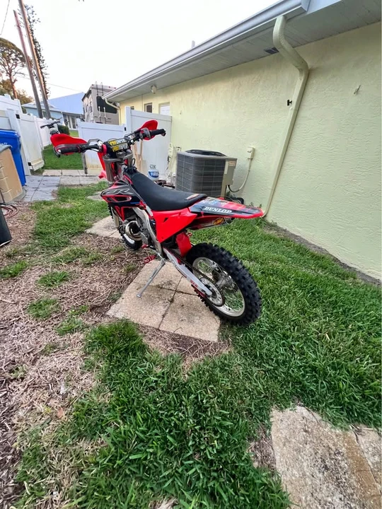 2002 Honda CR - Image 2 of 7