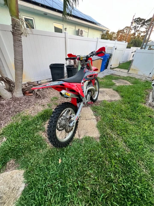 2002 Honda CR - Image 3 of 7