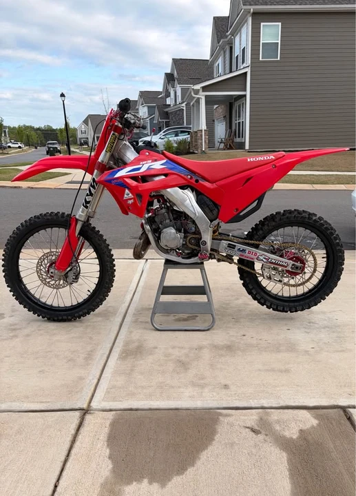 2002 Honda CR - Image 2 of 9