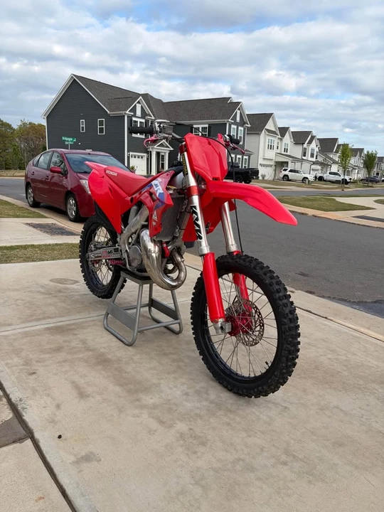 2002 Honda CR - Image 4 of 9