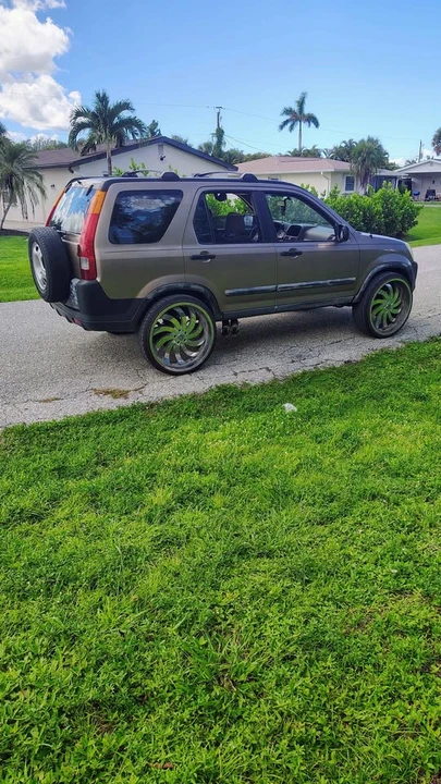 2002 Honda CR-V 2nd Gen - Image 2 of 11