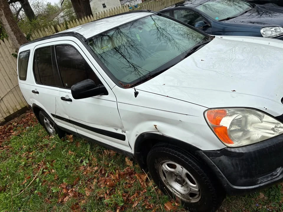 2002 Honda CR-V 2nd Gen - Image 2 of 9